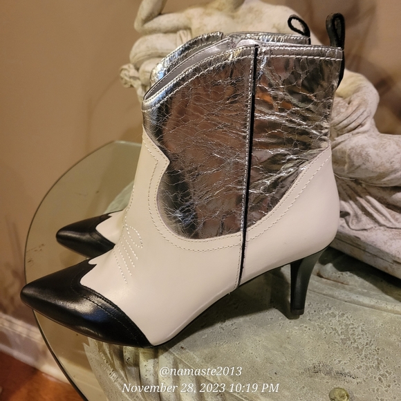 Vince Camuto Saiovell Leather Ankle Cowboy Heeled Western Boot Designer #641 - Picture 8 of 16